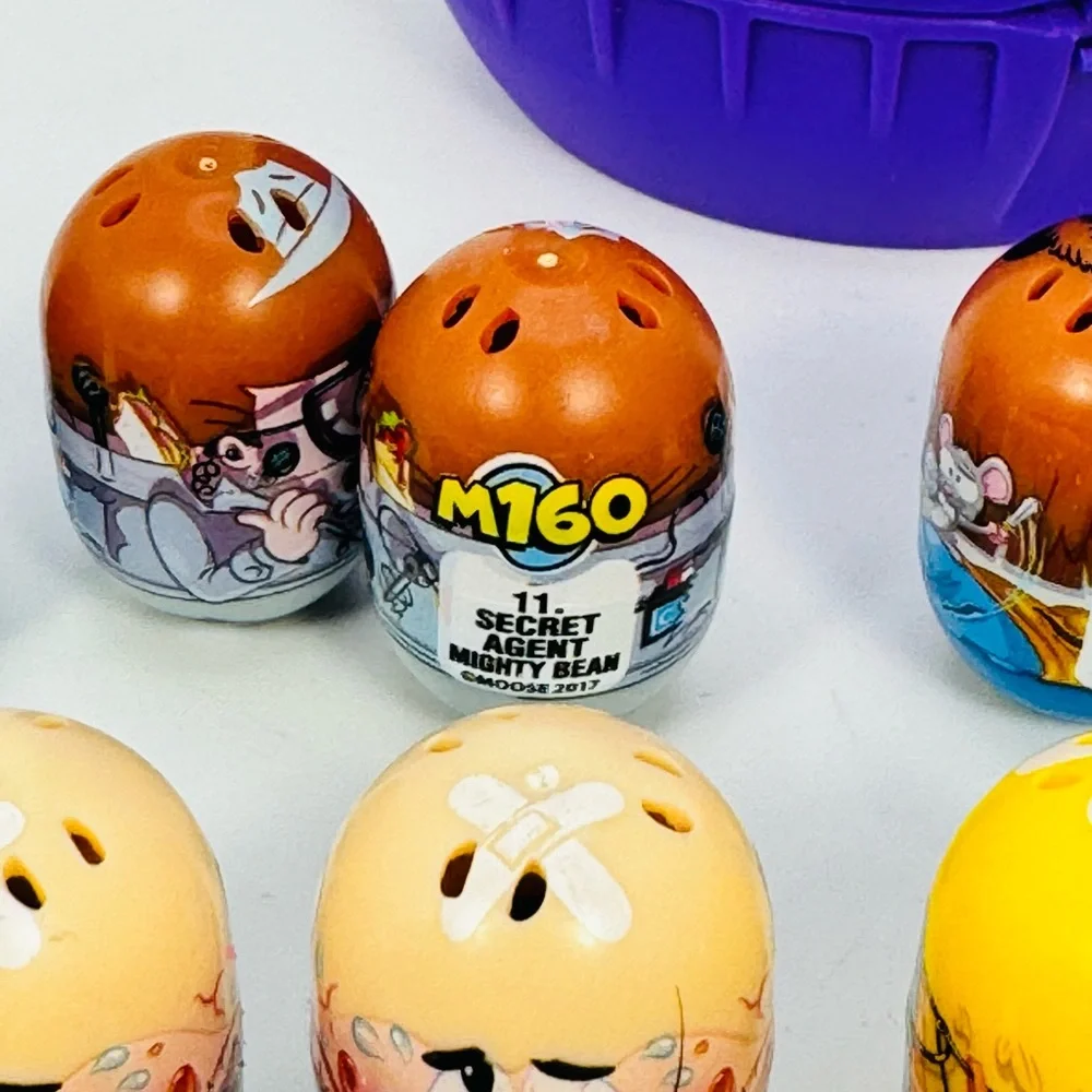Mighty Beanz Lot Of 19 With Slam Pack Case Monster Skeleton Zombie Grandma Etc..